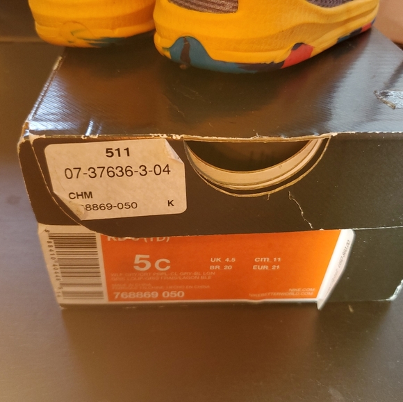 Nike Sneakers (Akademik) - Picture 4 of 4